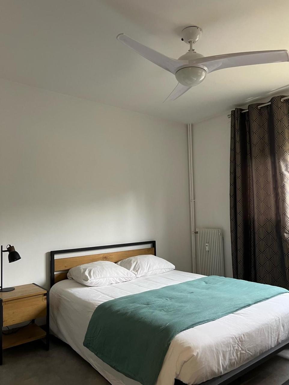 Chambre Avec Salle D'Eau Privee Dans Appartement Partage 200 M Du Tram Montpellier Rom bilde